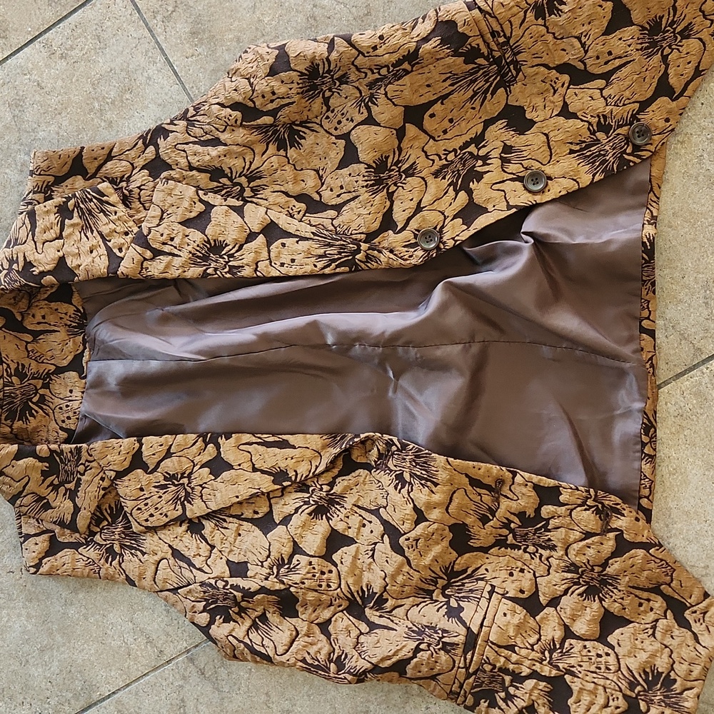NWOT..Floral Textured Sleeveless Vest - Brown & Tan - Picture 7 of 8